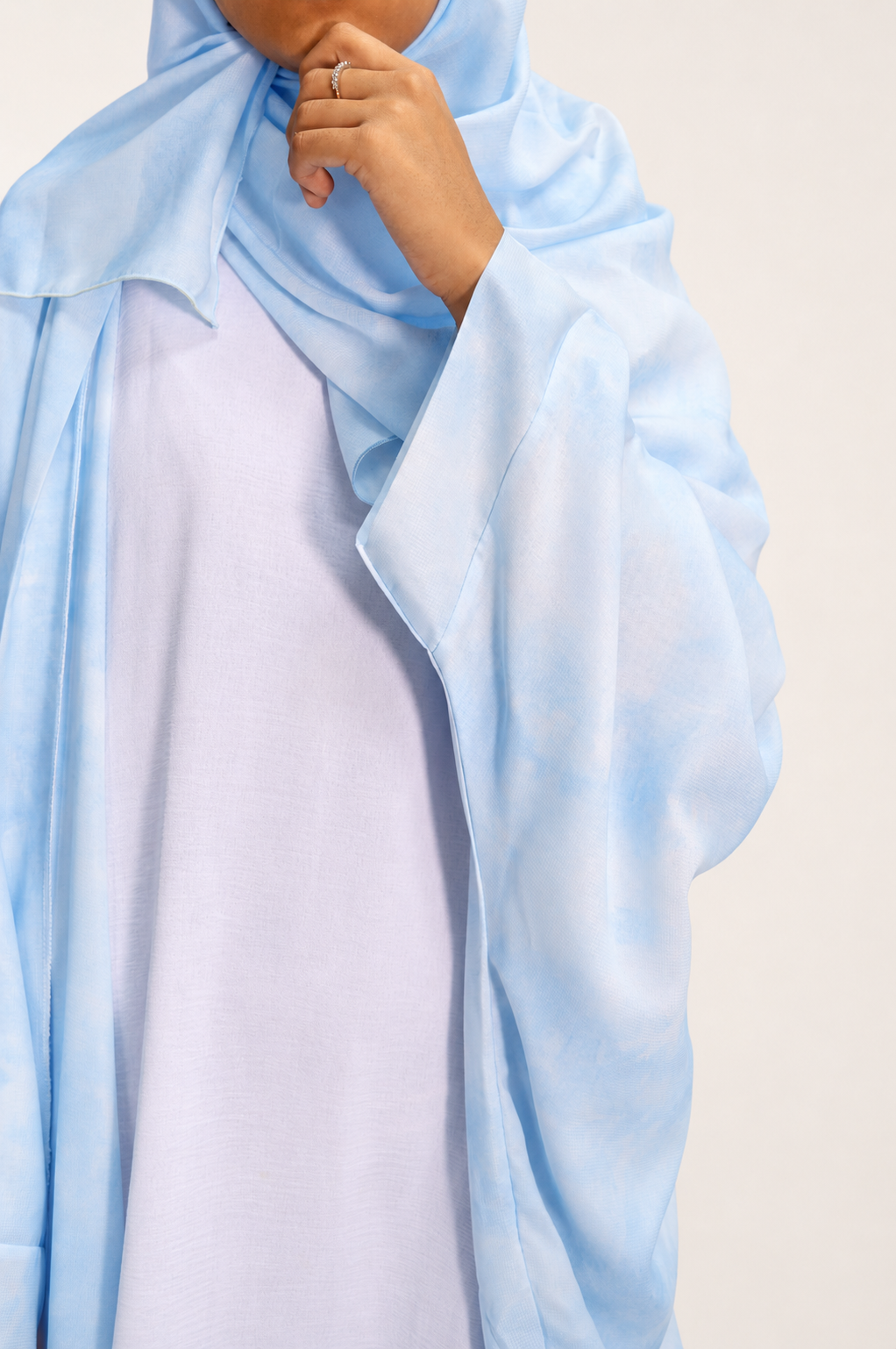 Le ciel bleu open abaya