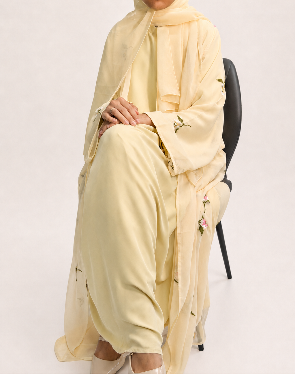 Très belle Abaya in Yellow