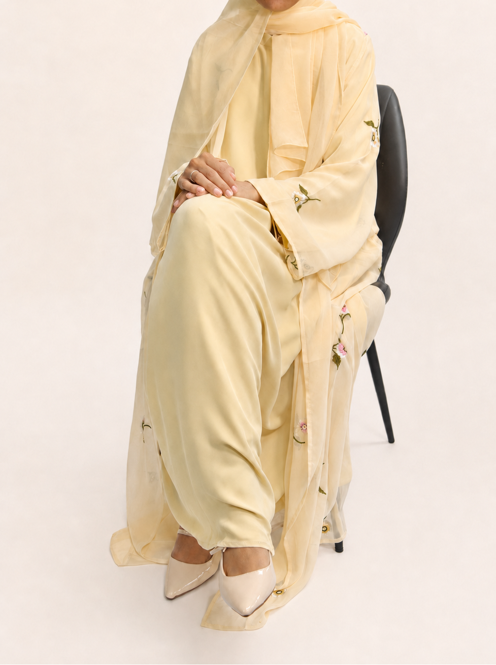 Très belle Abaya in Yellow