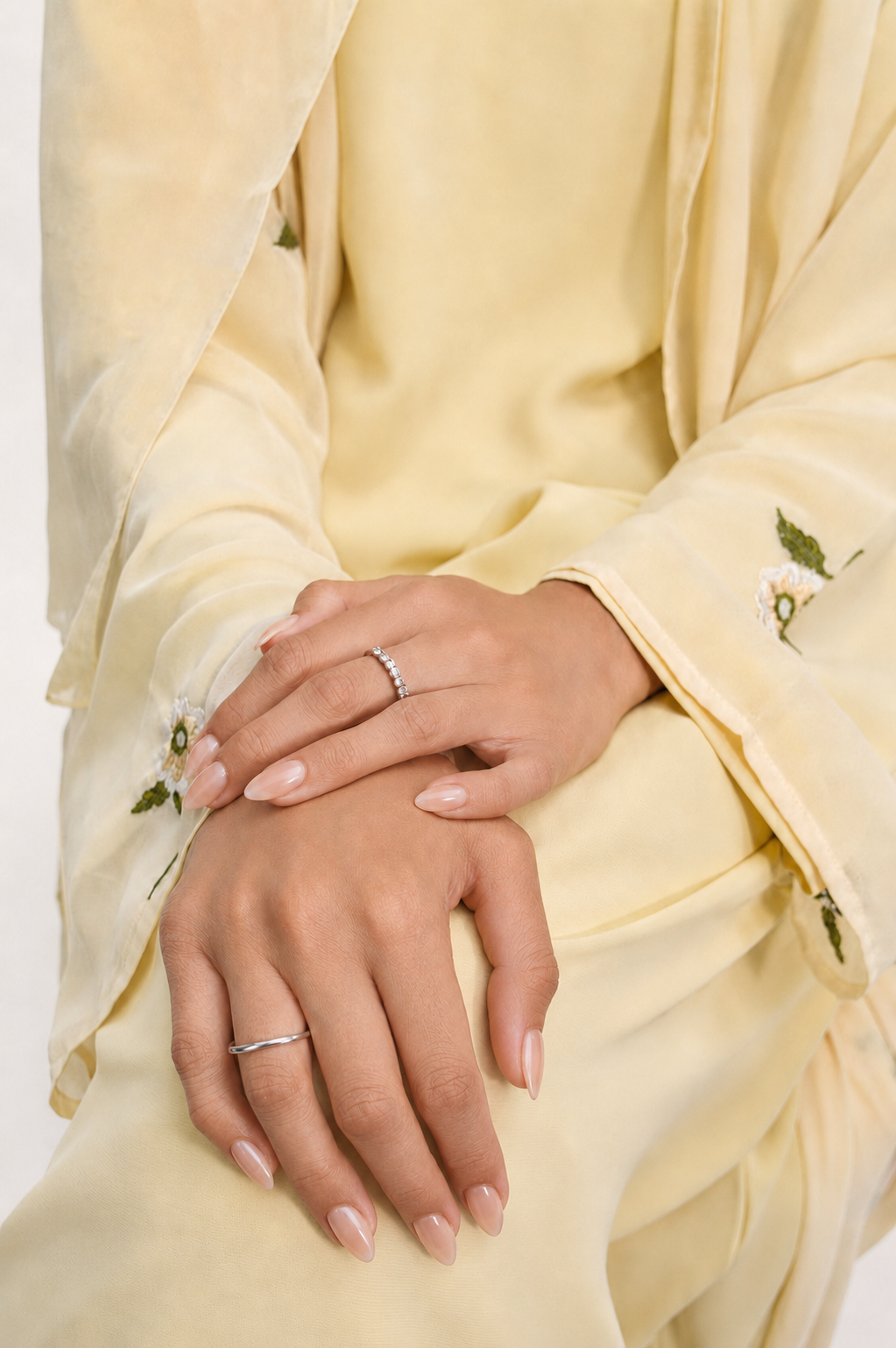 Très belle Abaya in Yellow