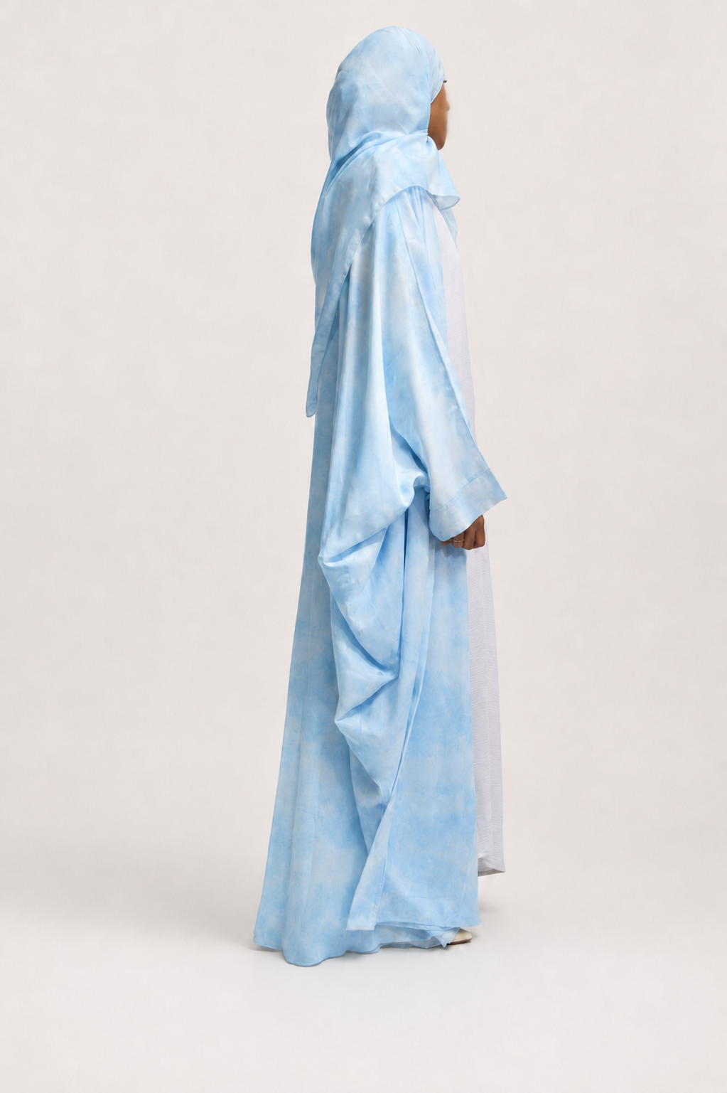Le ciel bleu open abaya