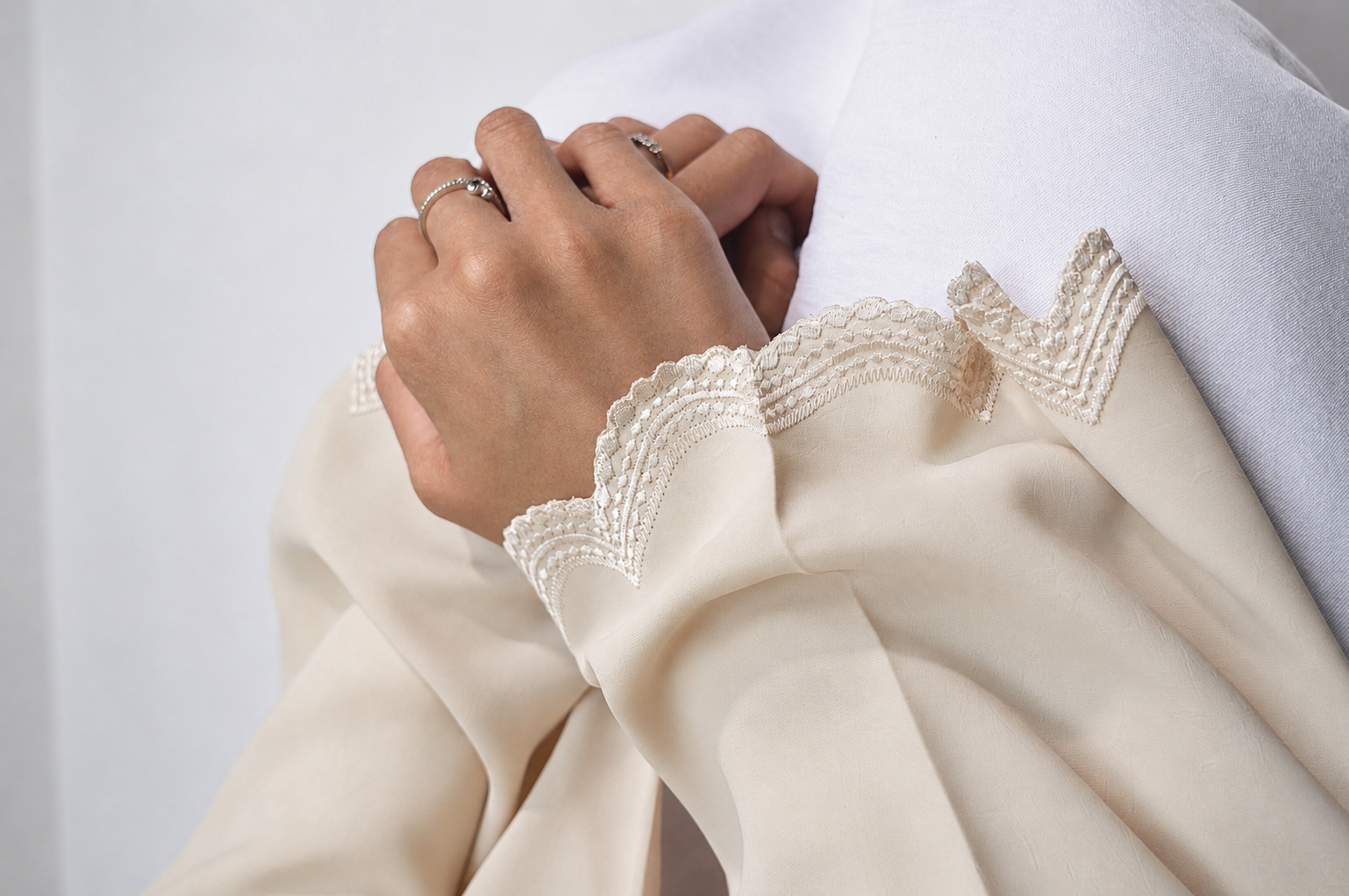 The Ivory Tie abaya